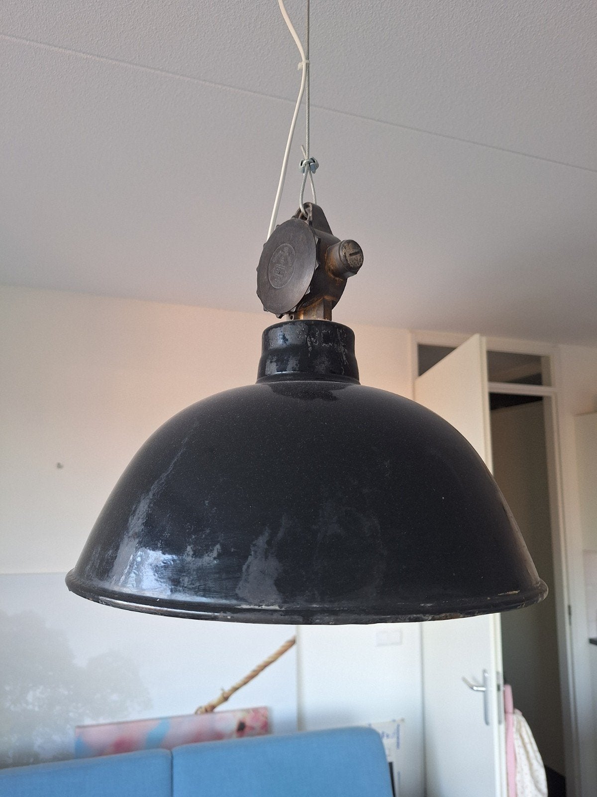 Industriële hanglamp, Ophalen