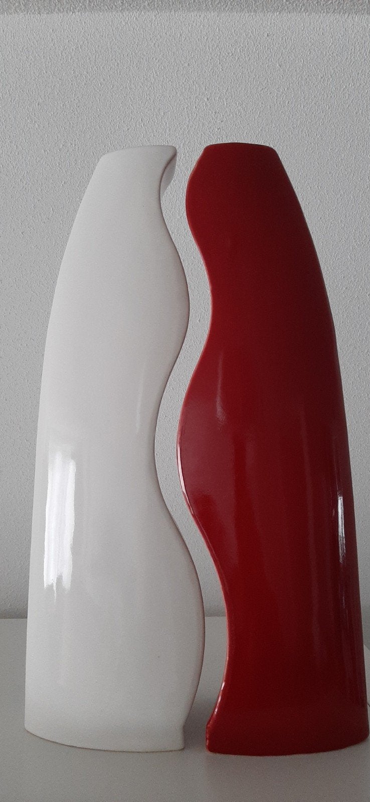 Moderne decoratieve vaas - Rood en Wit, Huis en Inrichting, Ophalen of Verzenden