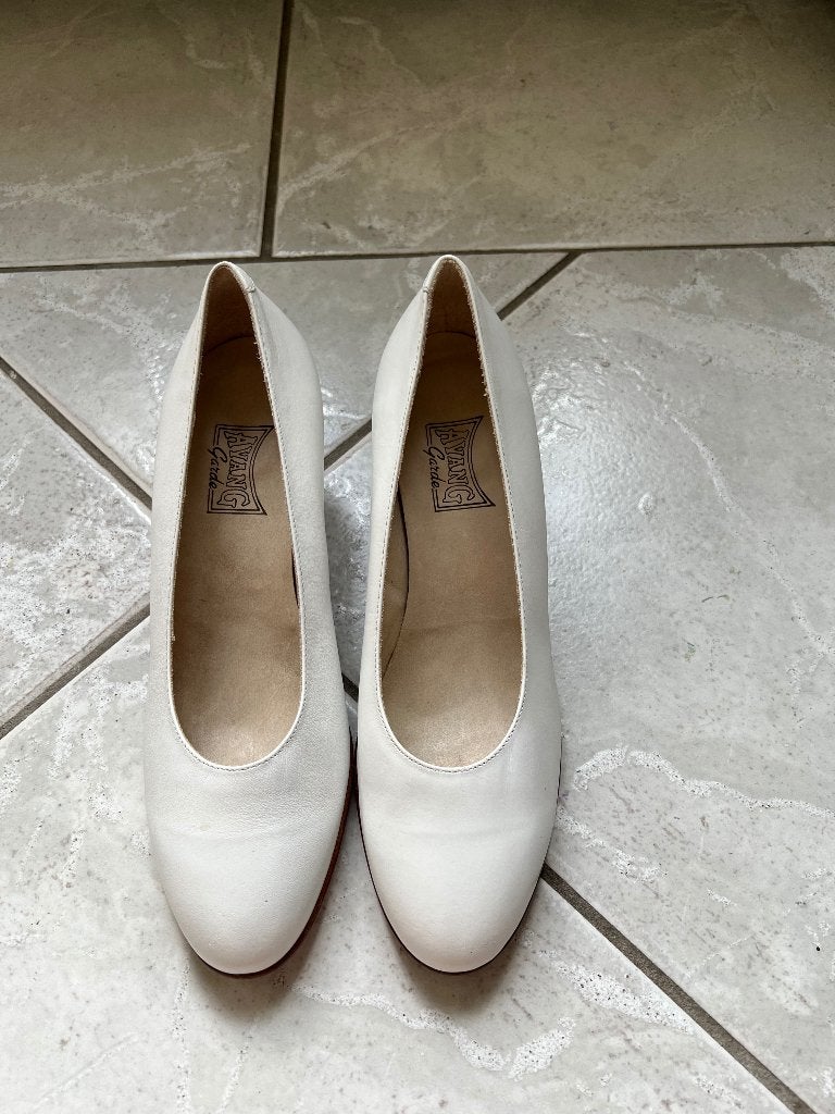 Nieuw paar Avang pumps maat 6,5 . 40, Kleding | Dames, Schoenen, Pumps, Verzenden, Wit, Nieuw