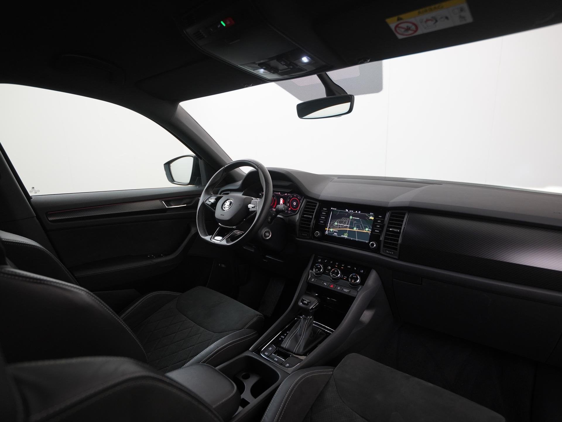 Skoda Kodiaq 1.5 TSI Sportline DSG | 7 Persoons | Trekhaak |, Auto's, 12 maanden, 4 cilinders, Zwart, Origineel Nederlands