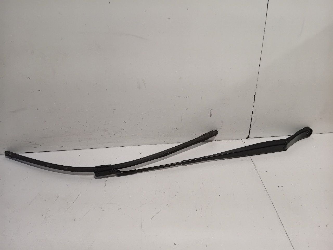 Ruitenwisserarm links voor Volkswagen ID.4, Onderdelen@venauto.nl, Van der Ven Autorecycling B.V., Gebruikt, Ettenseweg 76, 4706 PB Roosendaal, The Netherlands