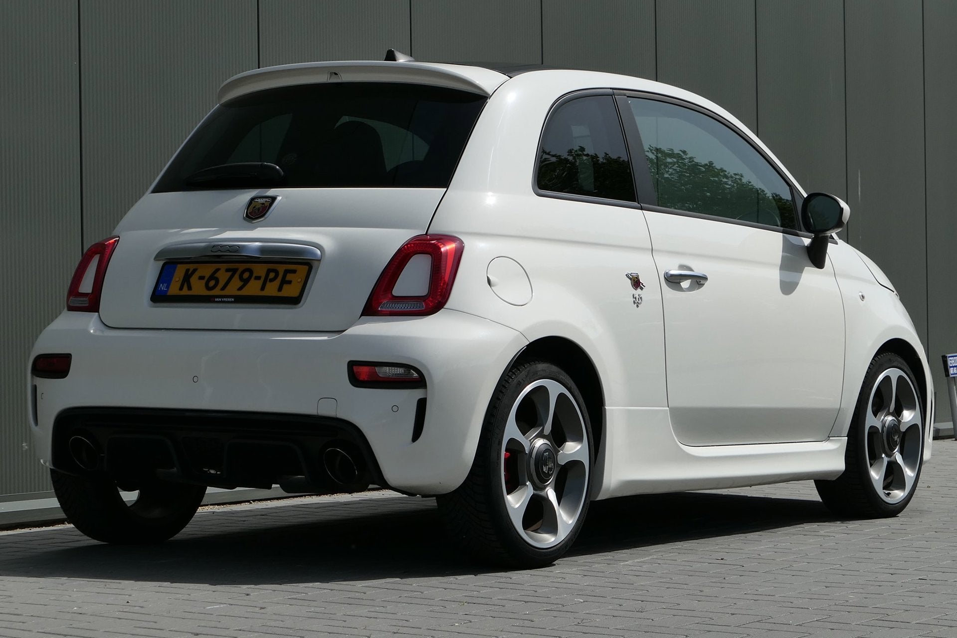 Abarth 595 1.4 T-Jet Leder Clima, Auto's, Abarth, Voorwielaandrijving, 145 pk, Gebruikt, Zwart