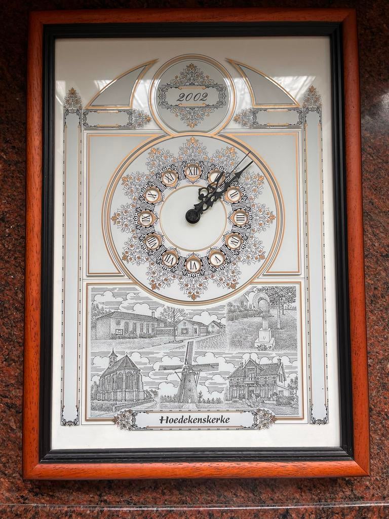 Wandklok Hoedekenskerke 2002 met dorpsgezichten, Ophalen
