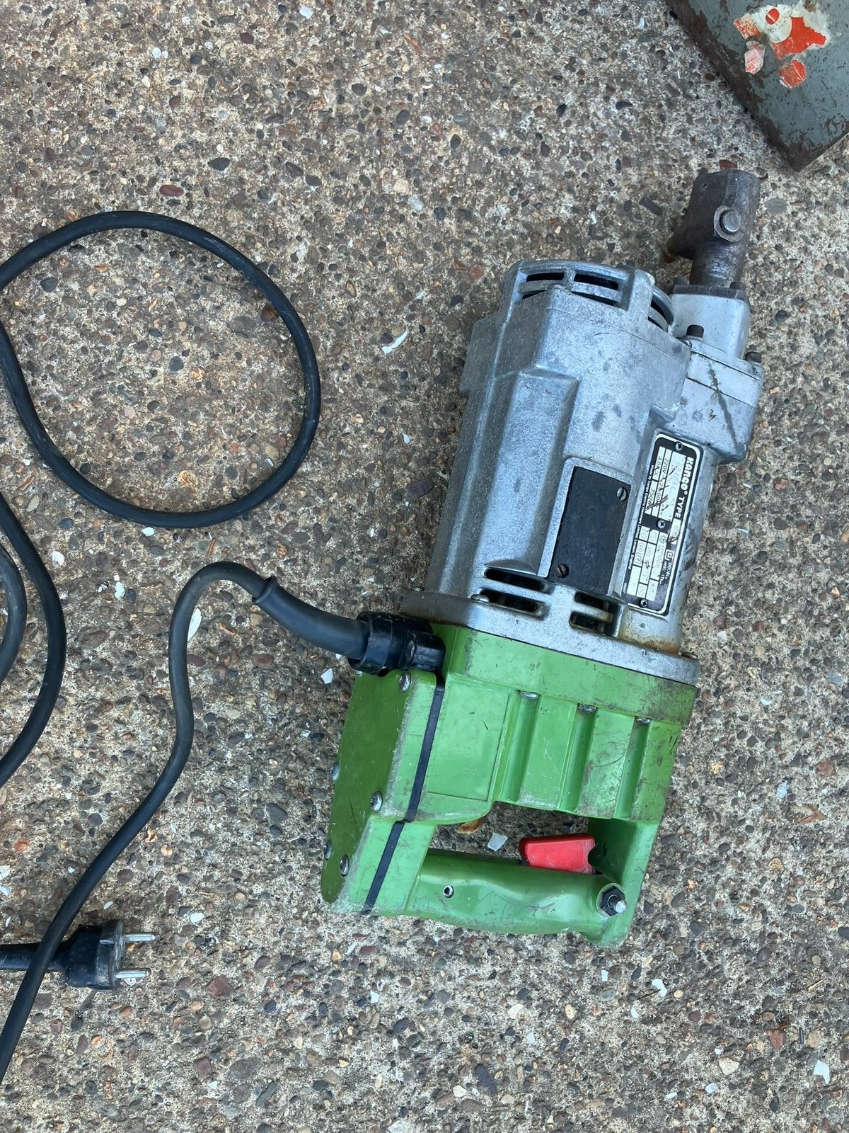 Kango in ijzeren kist met toebehoren 750 watt, Ophalen, Zo goed als nieuw, Elektrisch