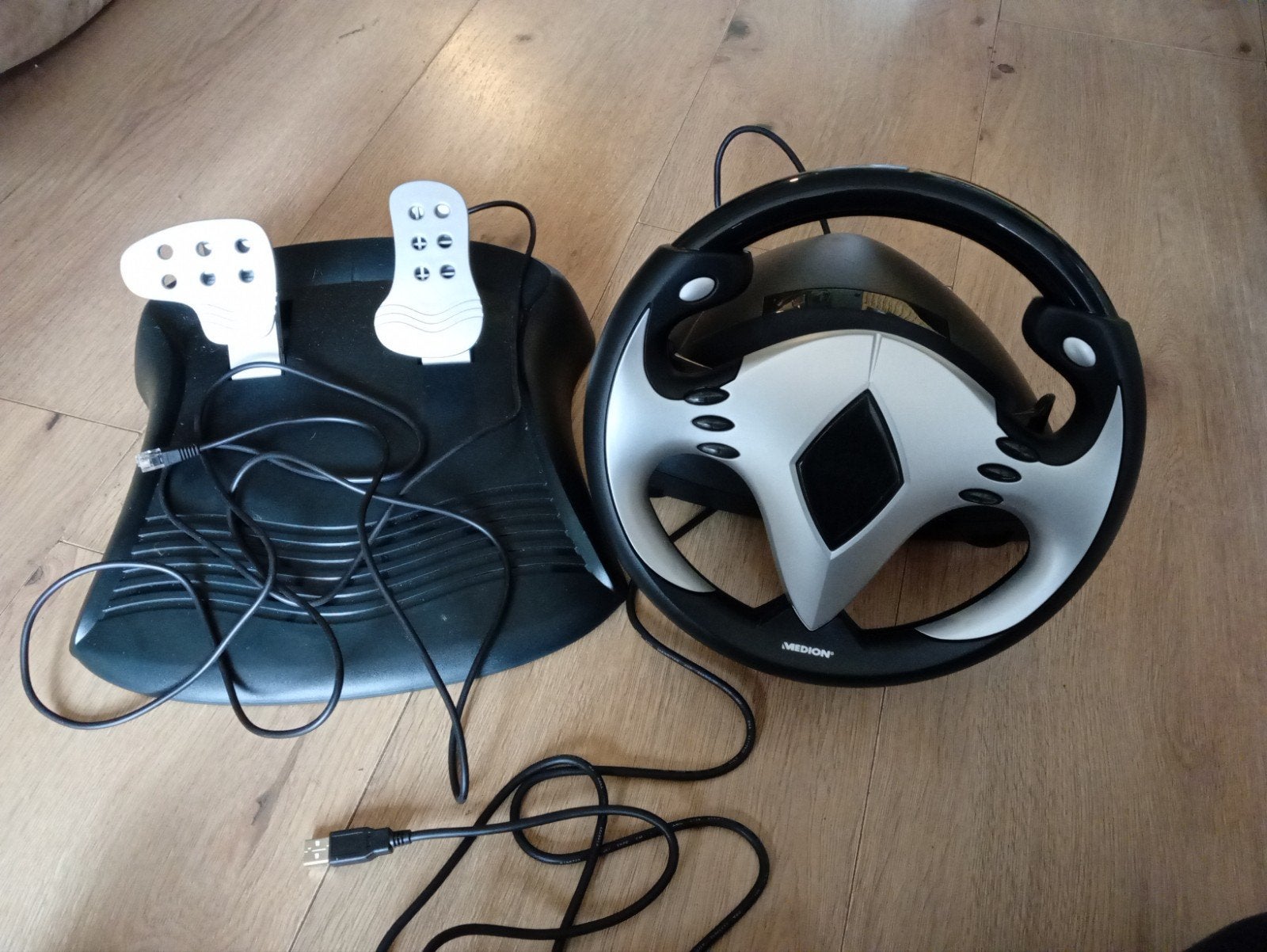 Medion PC Race Stuur met pedalen USB 'force feedback', Ophalen of Verzenden, Zo goed als nieuw, Medion