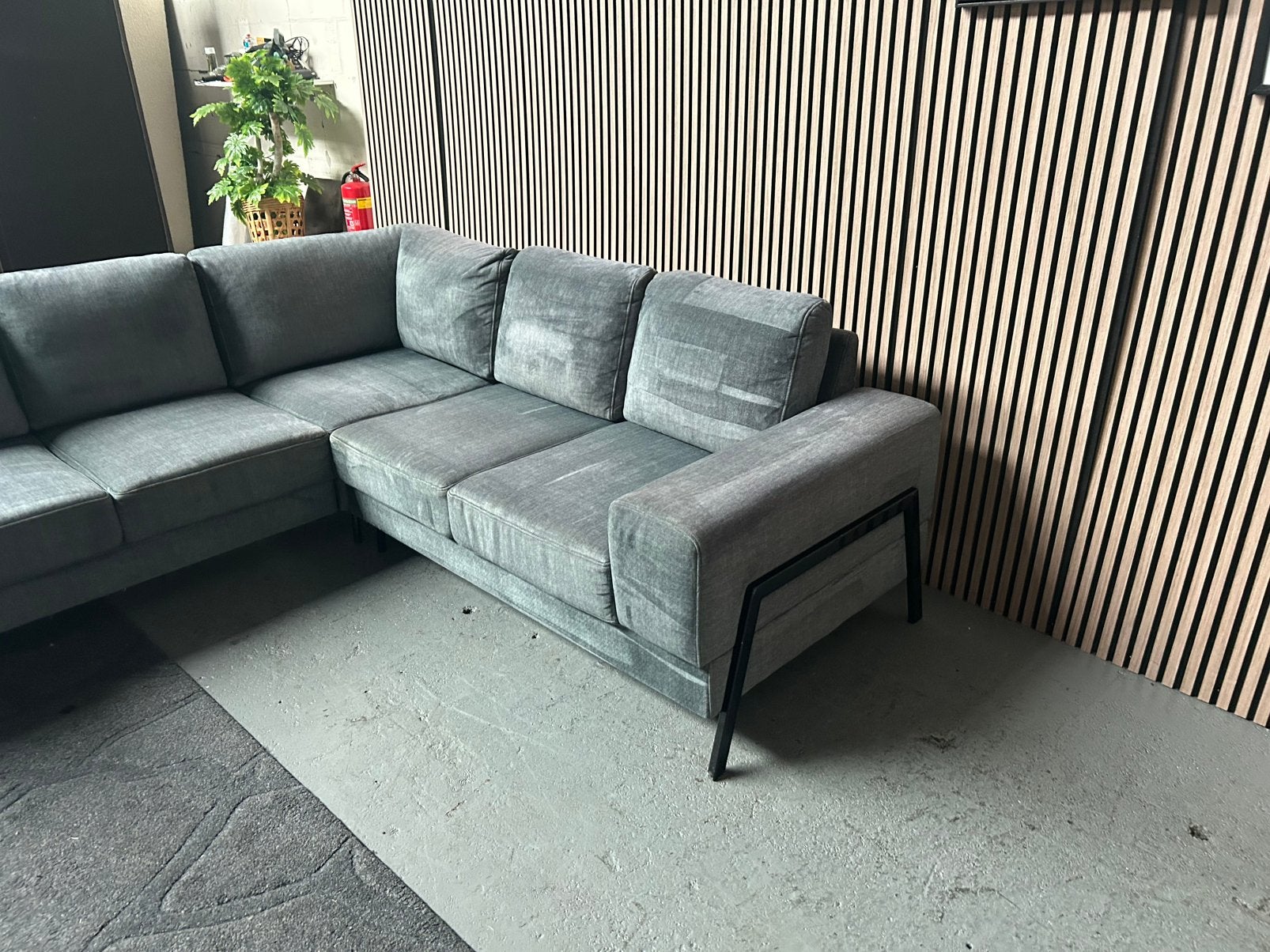 GRATIS LEVERING Hoekbank Velvet 240X240 GEREINIGD, Huis en Inrichting, Banken | Bankstellen, Groen hoekbank, Hoekbank, Ophalen of Verzenden