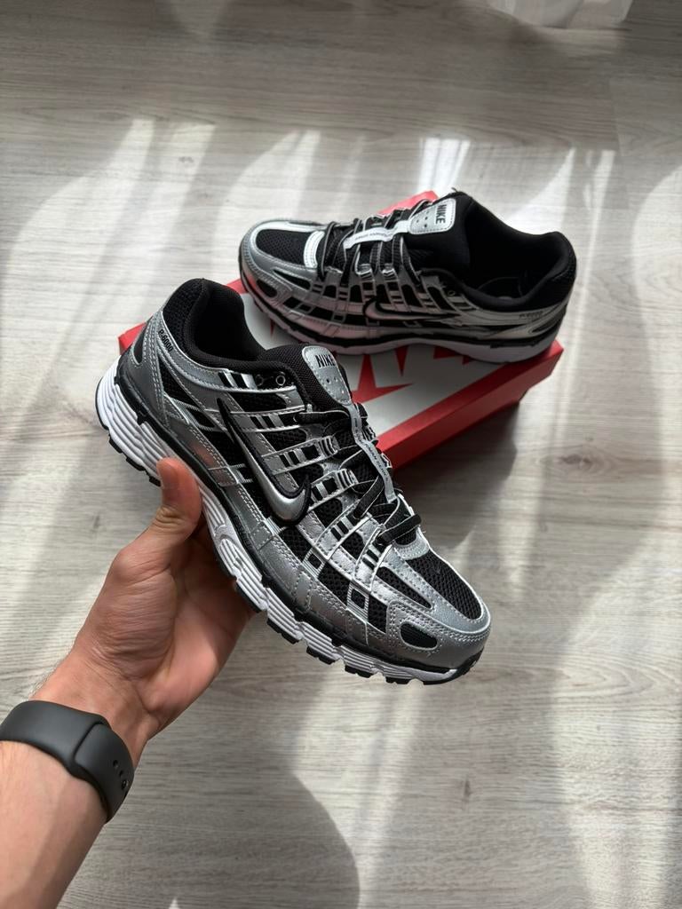 Nike p-6000 metalic silver, Kleding | Dames, Schoenen, Ophalen of Verzenden, Nieuw, Zwart, Sneakers of Gympen