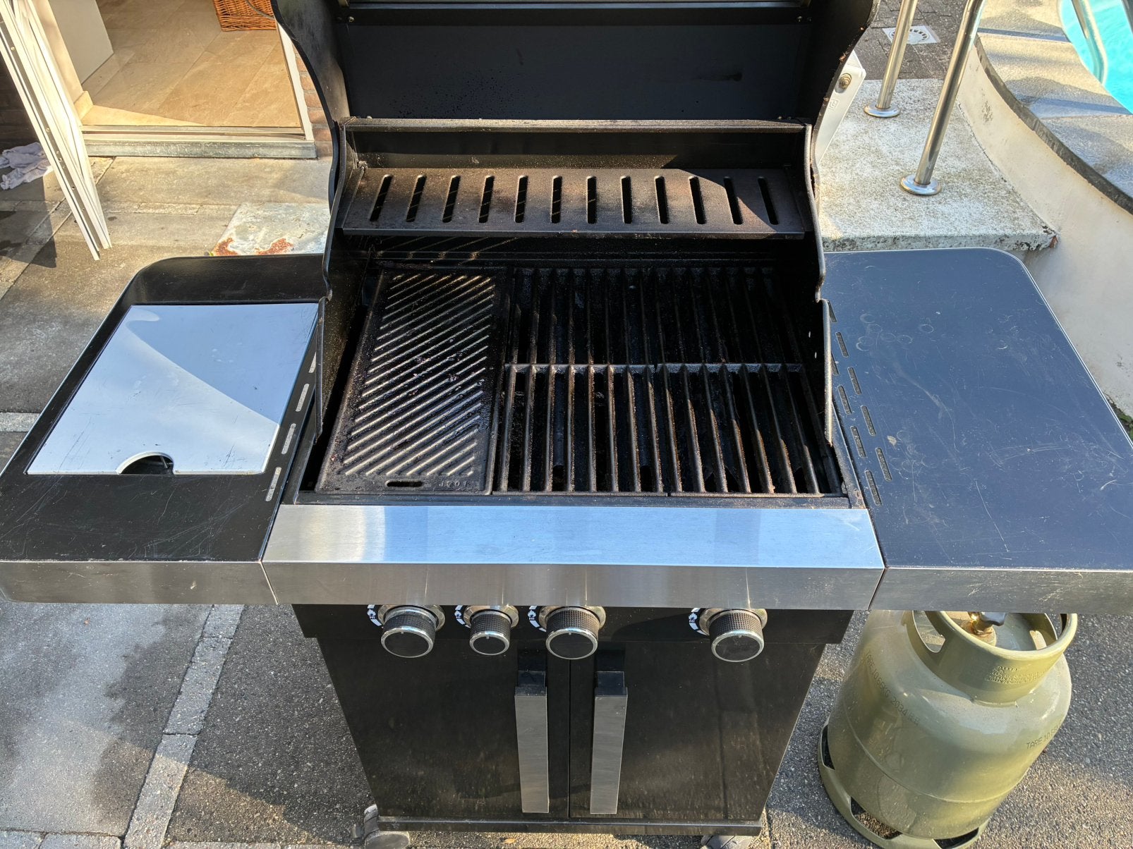 Gas BBQ RVS / zwart compleet met 4 branders, Ophalen, Zo goed als nieuw