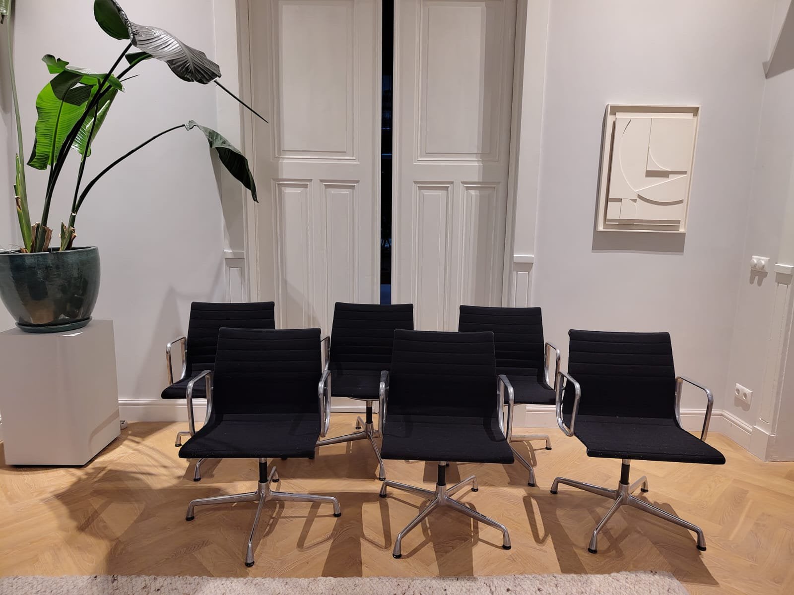 6 x Vitra Eames EA 108 Stoel Zwart Hopsak – Aluminium, Huis en Inrichting, Stoelen, Ophalen, Gebruikt, Zwart, Design