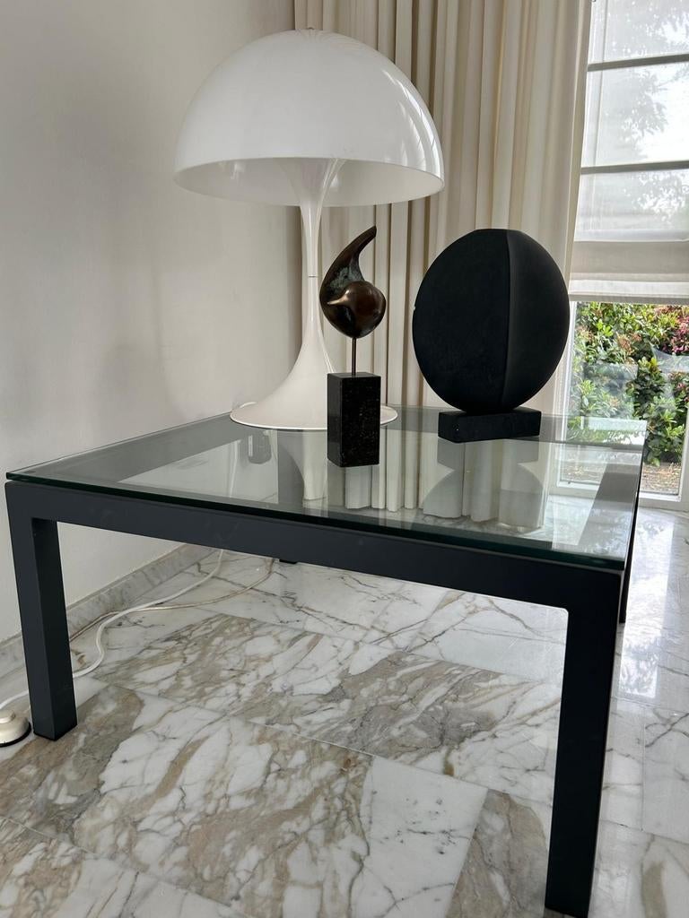Moderne glazen salontafel (80x80) met matzwart stalen frame, 100 tot 150 cm, Glas, Minder dan 50 cm, Rechthoekig