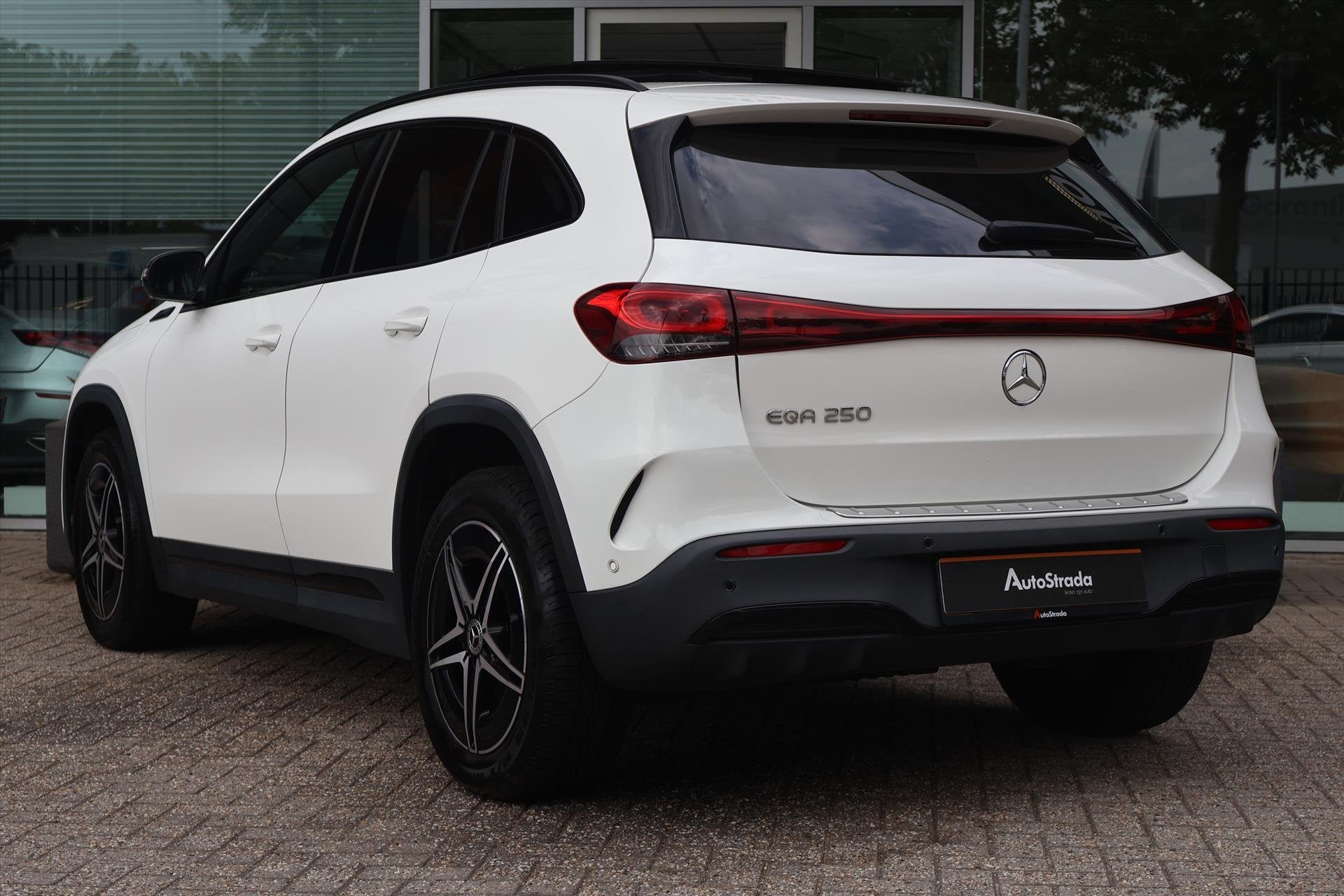 Mercedes EQA 250 AMG-Line SoH 97% I Camera I Navi I Stoelver, 1940 kg, Gebruikt, 190 pk, Met garantie (alle)