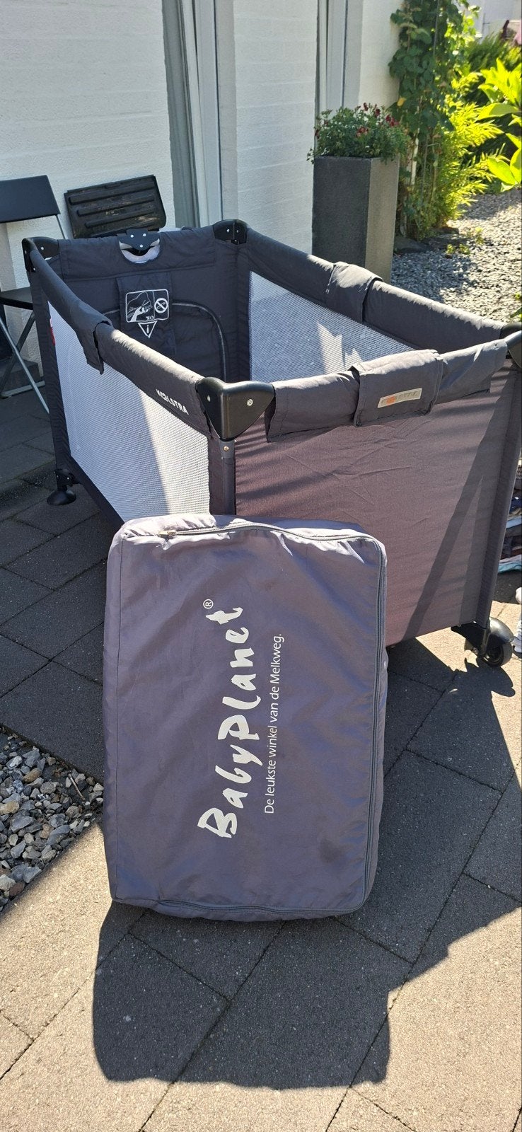 Campingbedje BabyPlanet - Goede staat, handig op wieltjes, Ophalen, Zo goed als nieuw, Reisbedje