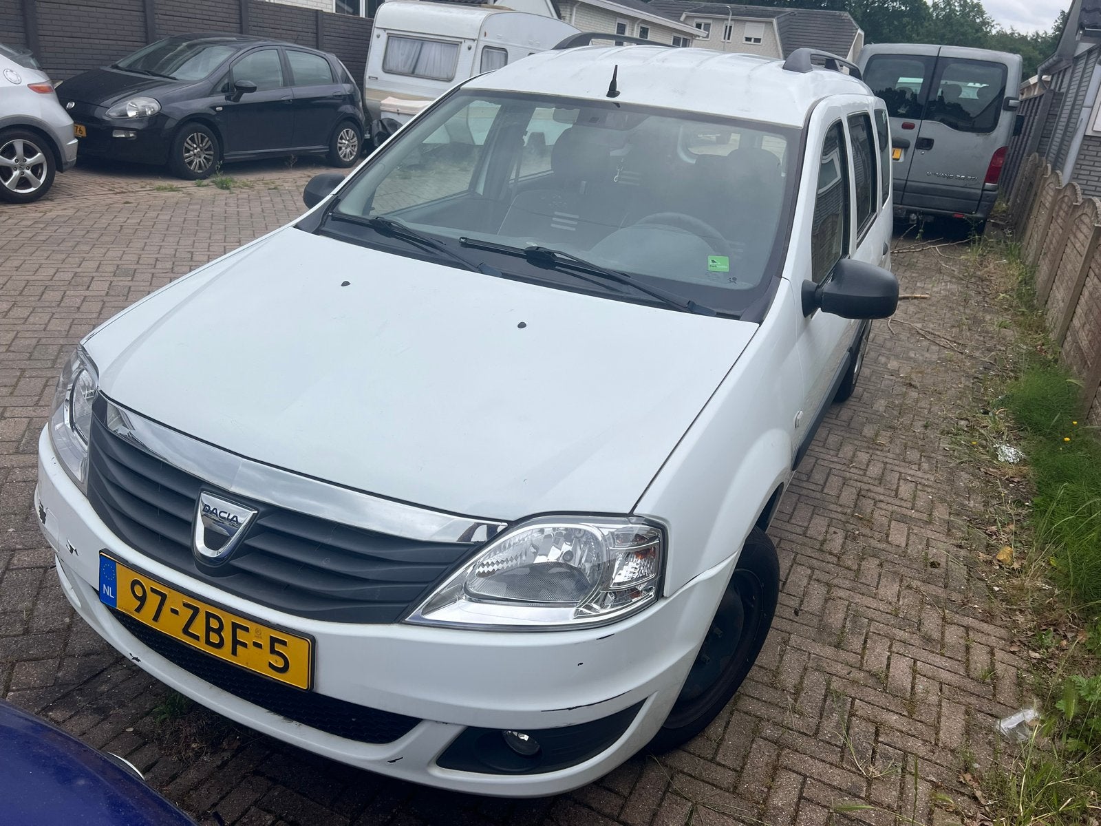 Dacia Logan 1.6 MCV 62KW  2012 Wit rondom schades, Auto's, Dacia, Stof, 4 cilinders, 620 kg, Handgeschakeld