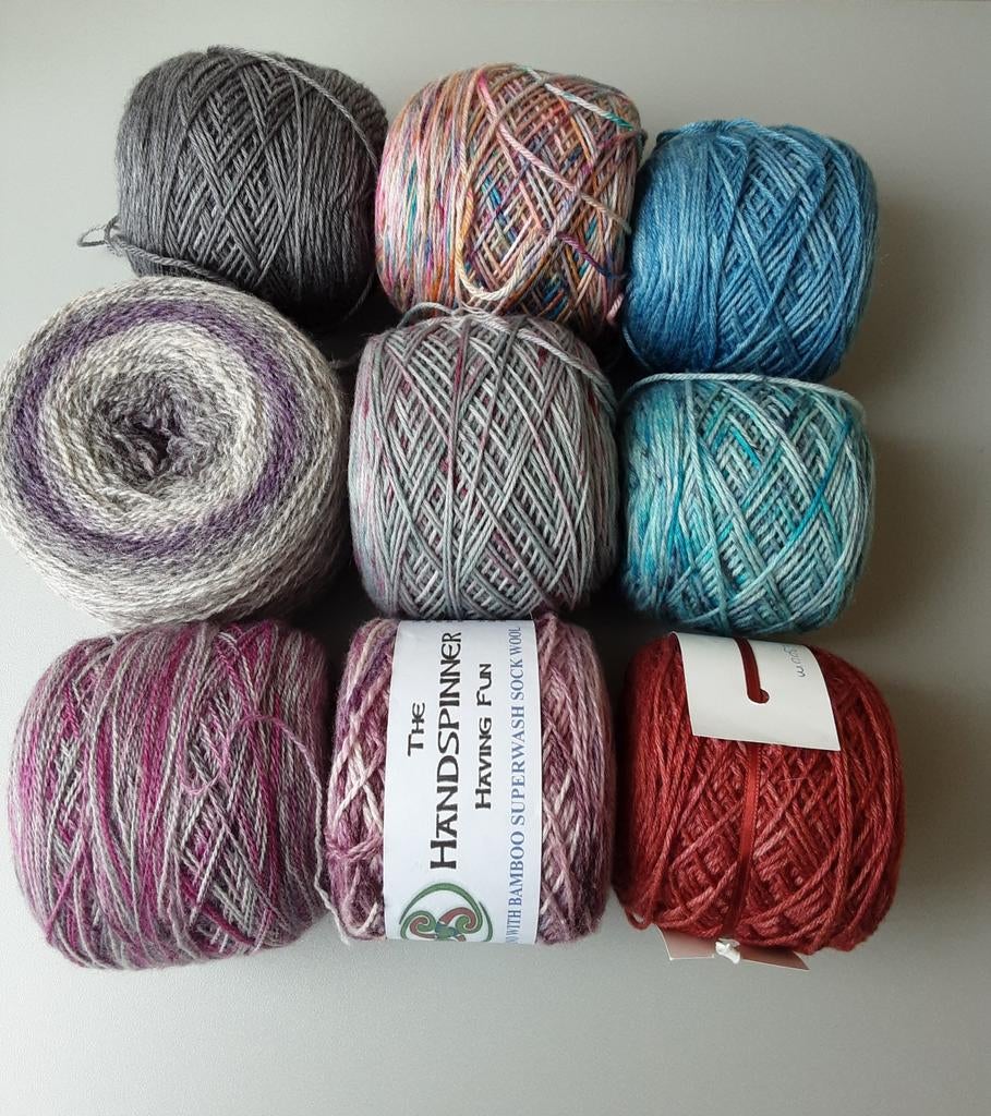 9 bollen kwaliteit handgeverfd merino wol, Ophalen of Verzenden, Nieuw, Breien of Haken, Wol of Garen
