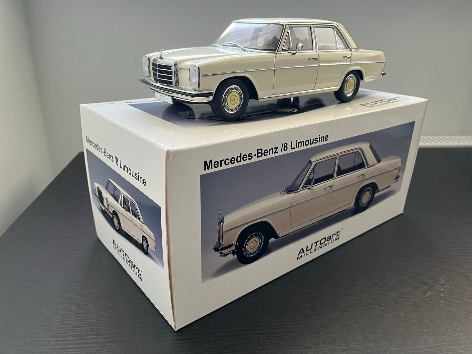 AutoArt 1/18 Mercedes-Benz /8 Limousine, Hobby en Vrije tijd, Modelauto's | 1:18, Verzenden, Nieuw, Auto, Overige merken