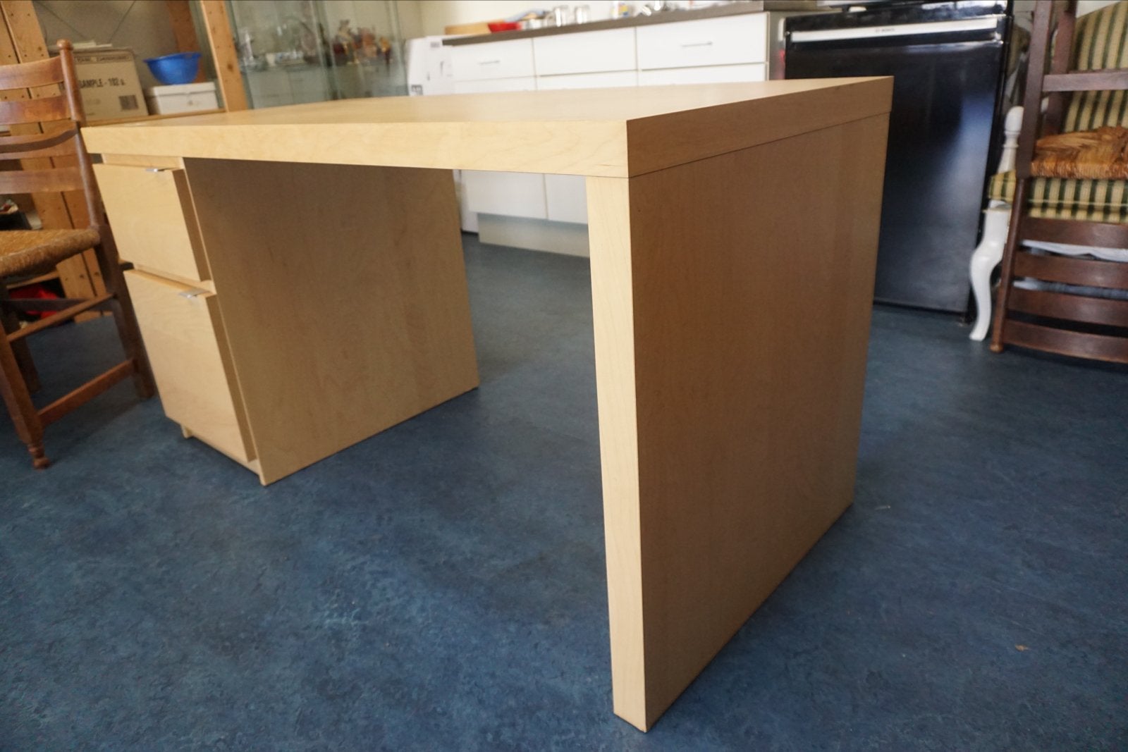 Licht houten bureau met laden z.g.a.n., Ophalen, Gebruikt, Computerbureau, Beige