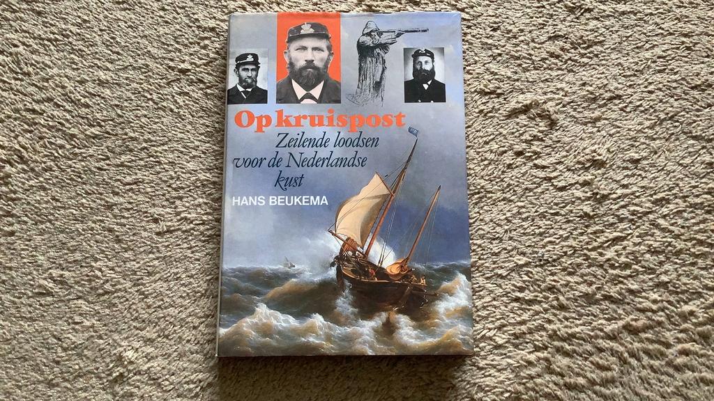 Op kruispost. Hans Beukema. Zeilende loodsen Ned. kust., Ophalen of Verzenden, Zo goed als nieuw
