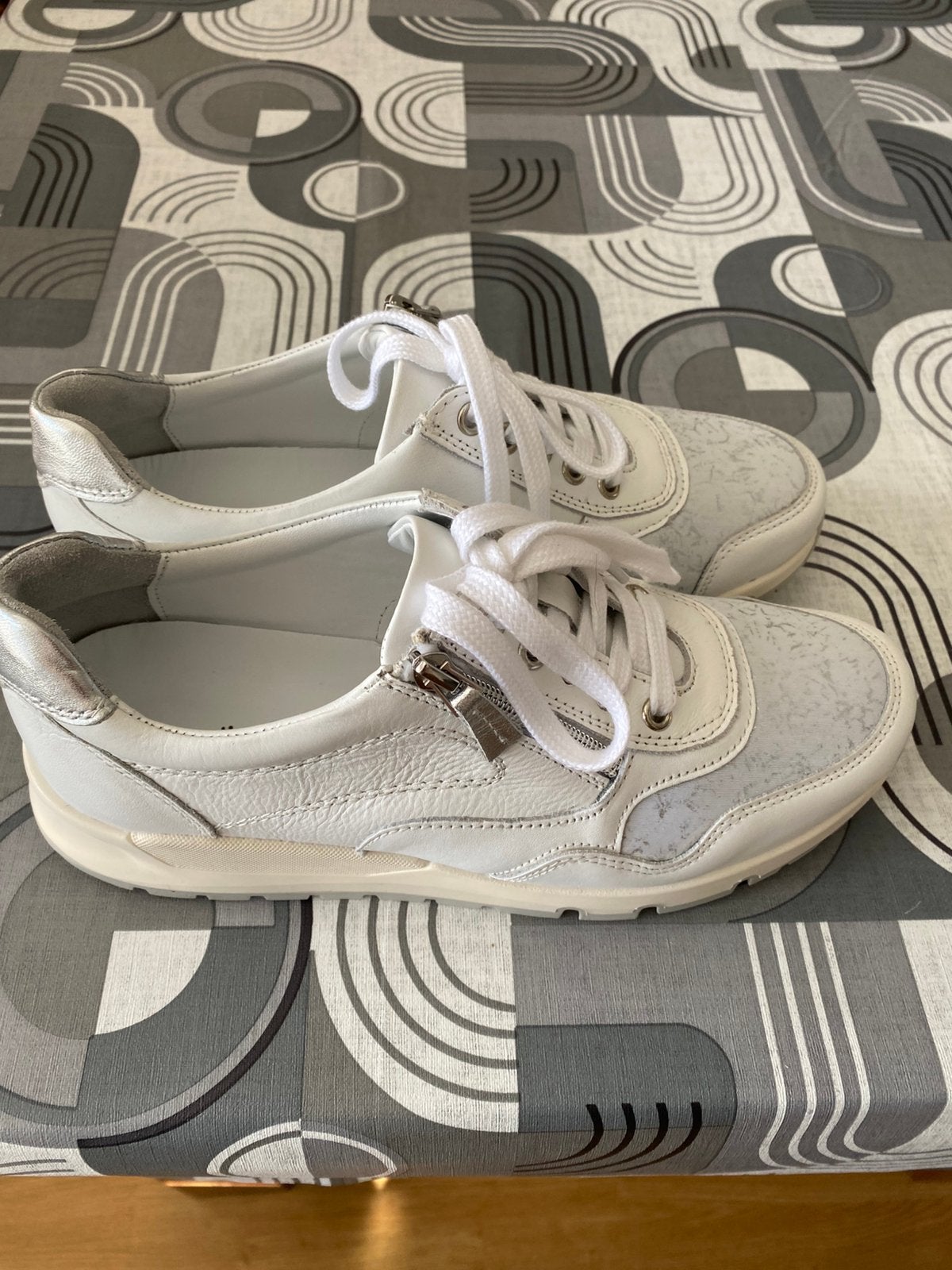 Witte sneakers van Van Haren Medicus maat 41, Wit, Ophalen of Verzenden, Sneakers of Gympen, Zo goed als nieuw