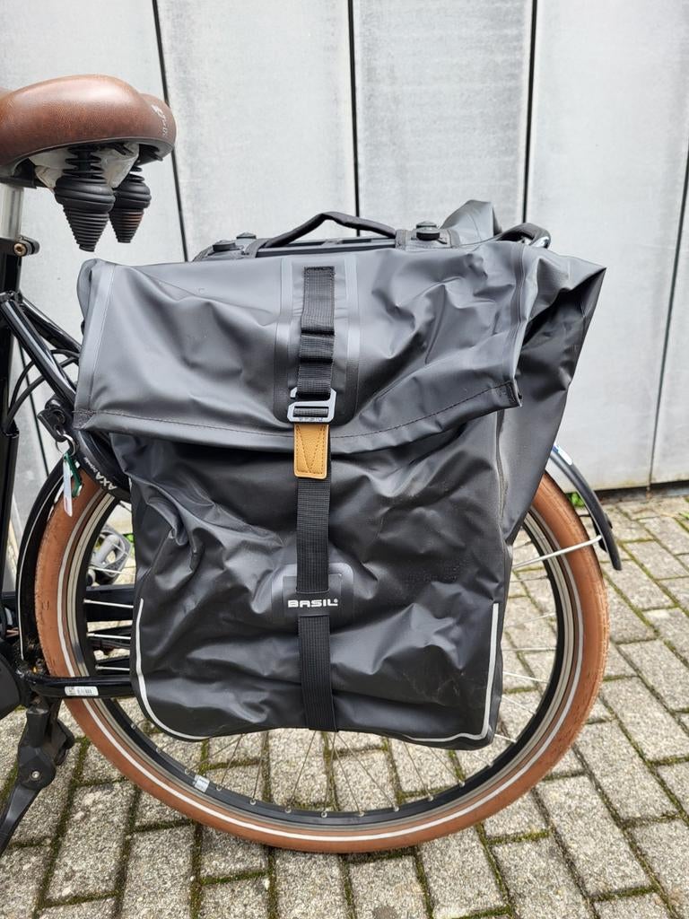 Basil Urbun Dry dubbele fietstas MIK50 liter zwart, Ophalen of Verzenden, Zo goed als nieuw