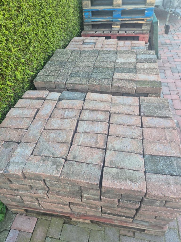 +/- 12 m2 betonklinkers GRATIS, Tuin en Terras, Tegels en Klinkers, Ophalen, Gebruikt, Klinkers, 10 m² of meer