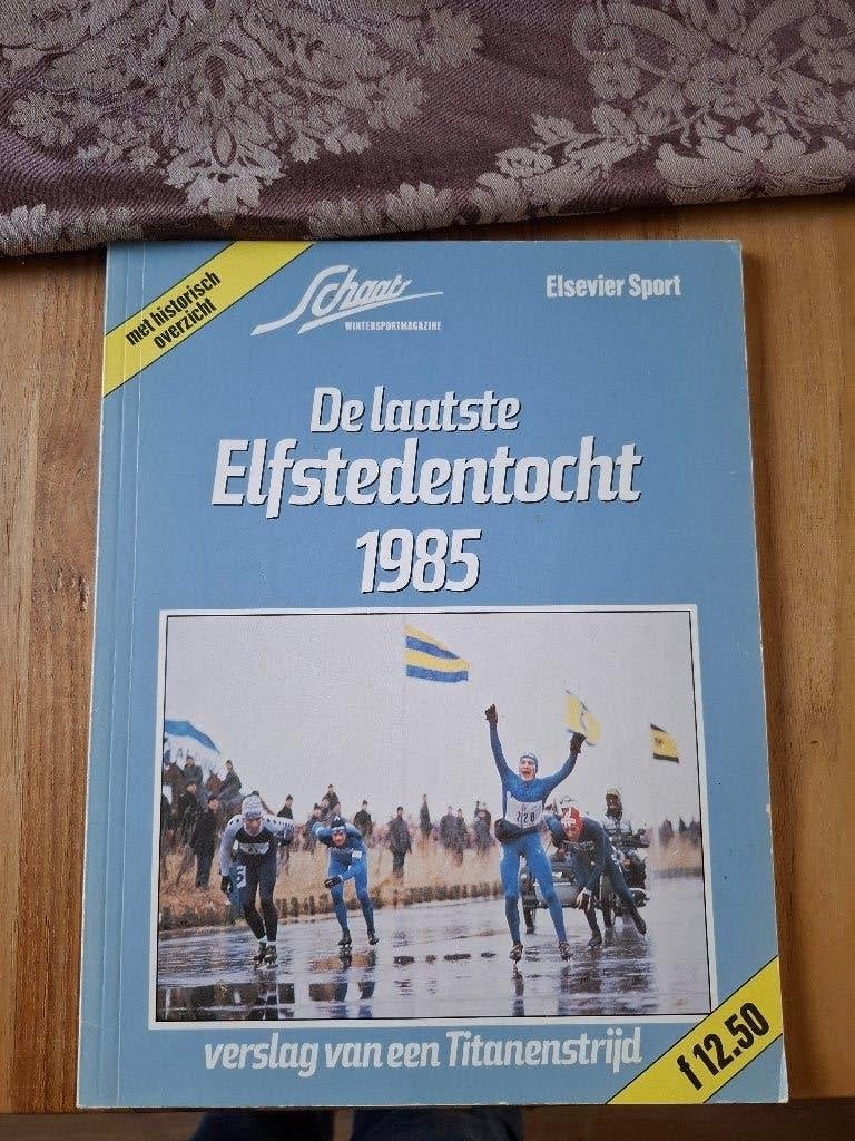 Boek elfstedentocht 1985, Ophalen of Verzenden, Gelezen, Wintersport