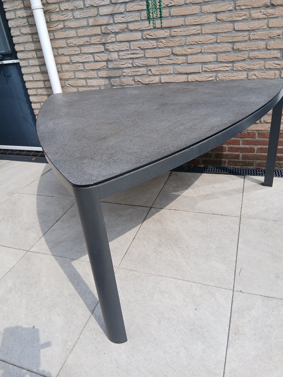 Hartman driehoekige tuintafel, Ophalen, Gebruikt, Metaal