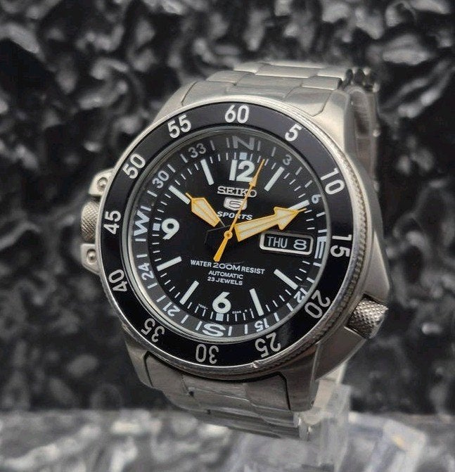 Seiko 'Land Shark' Ref. 7S36-01E0 SKZ211k1 - Full Set, Seiko, Seiko Watch Corporation, Zwart, IOS