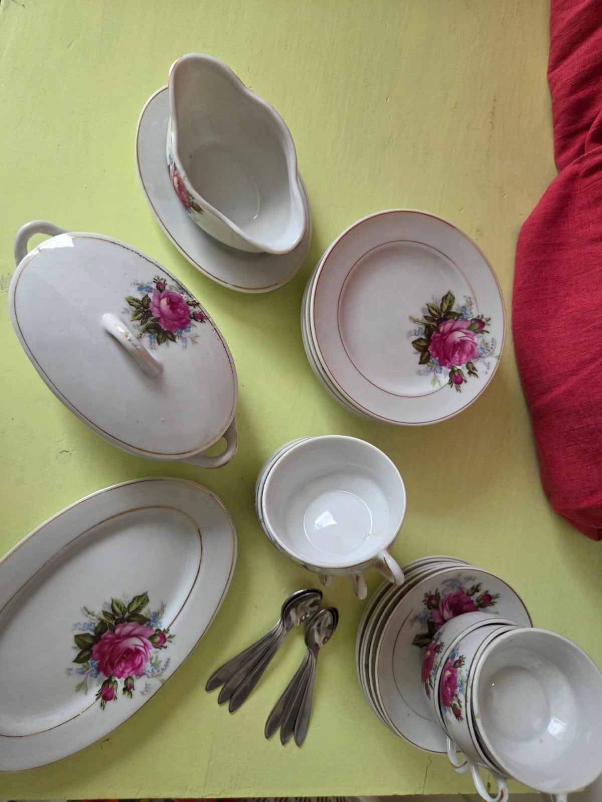Vintage kinderservies met rozenmotief - compleet, Ophalen of Verzenden