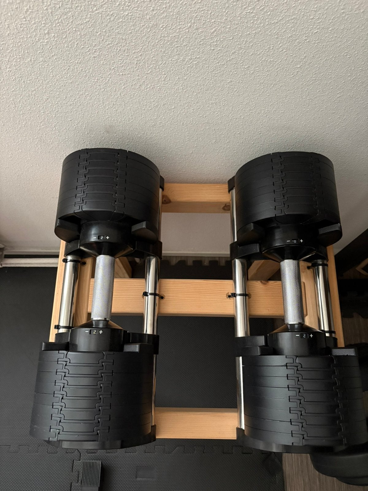 Verstelbare dumbells tot 32 kg met halter, Sport en Fitness, Fitnessmaterialen, Ophalen, Gebruikt, Armen, Dumbbell