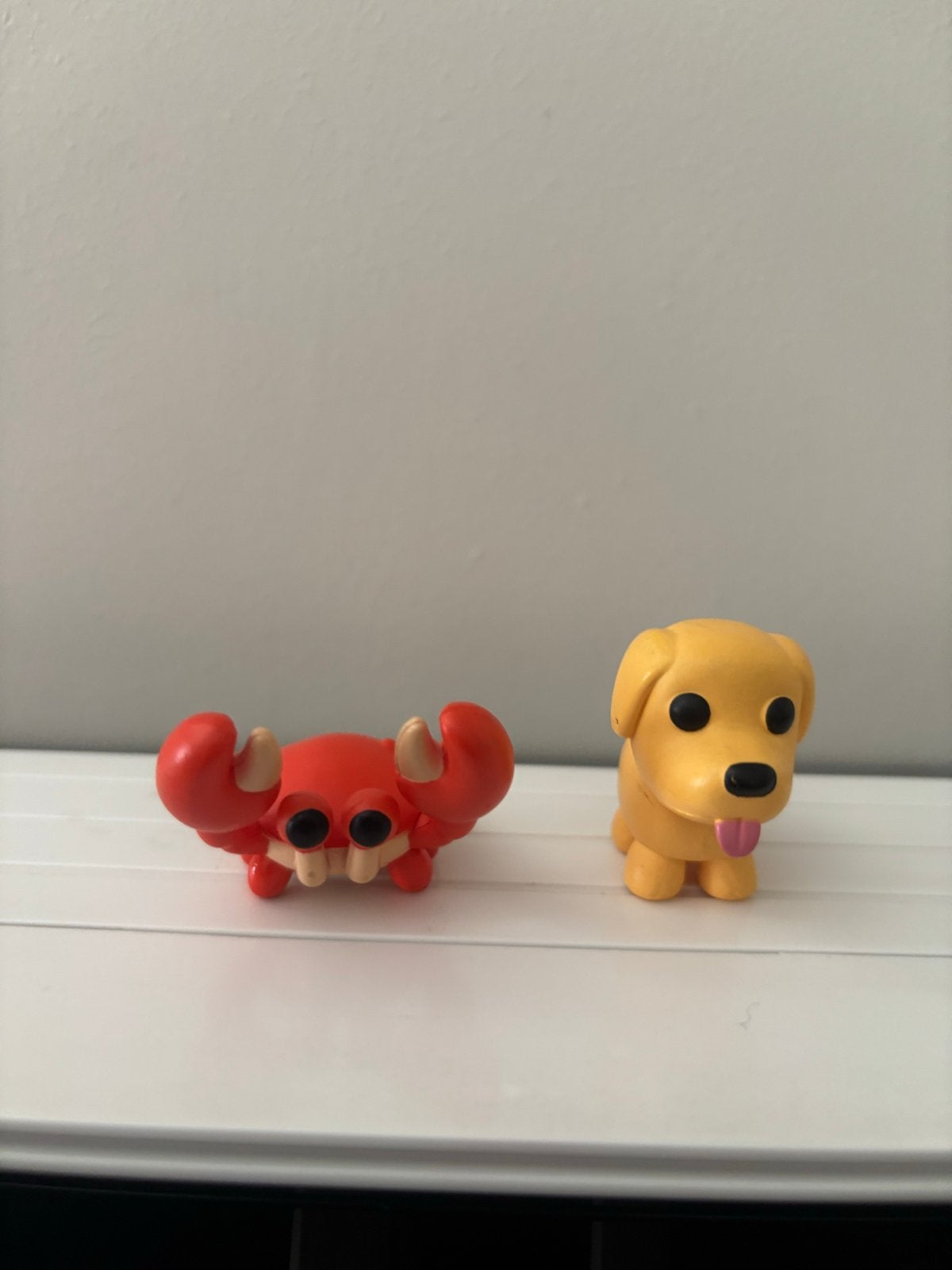 Adopt Me Figuren: Krab en Hondje, Ophalen of Verzenden, Zo goed als nieuw