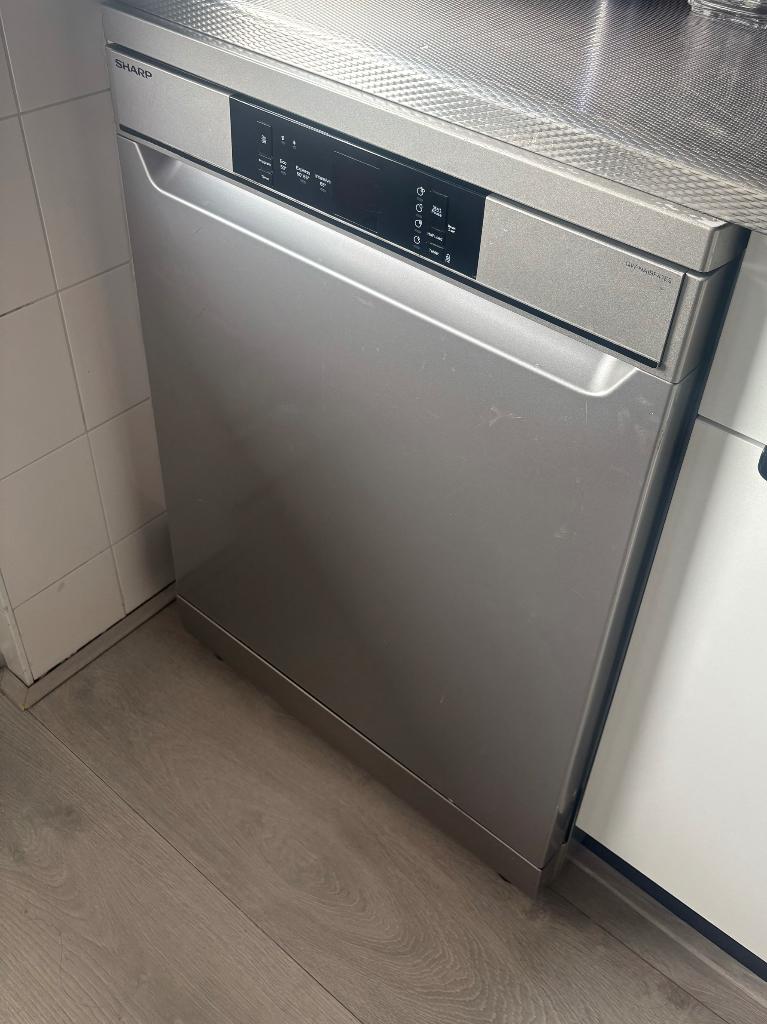 Vaatwasser Sharp, Witgoed en Apparatuur, Vaatwasmachines, Ophalen, Gebruikt, Eco programma, 85 tot 90 cm