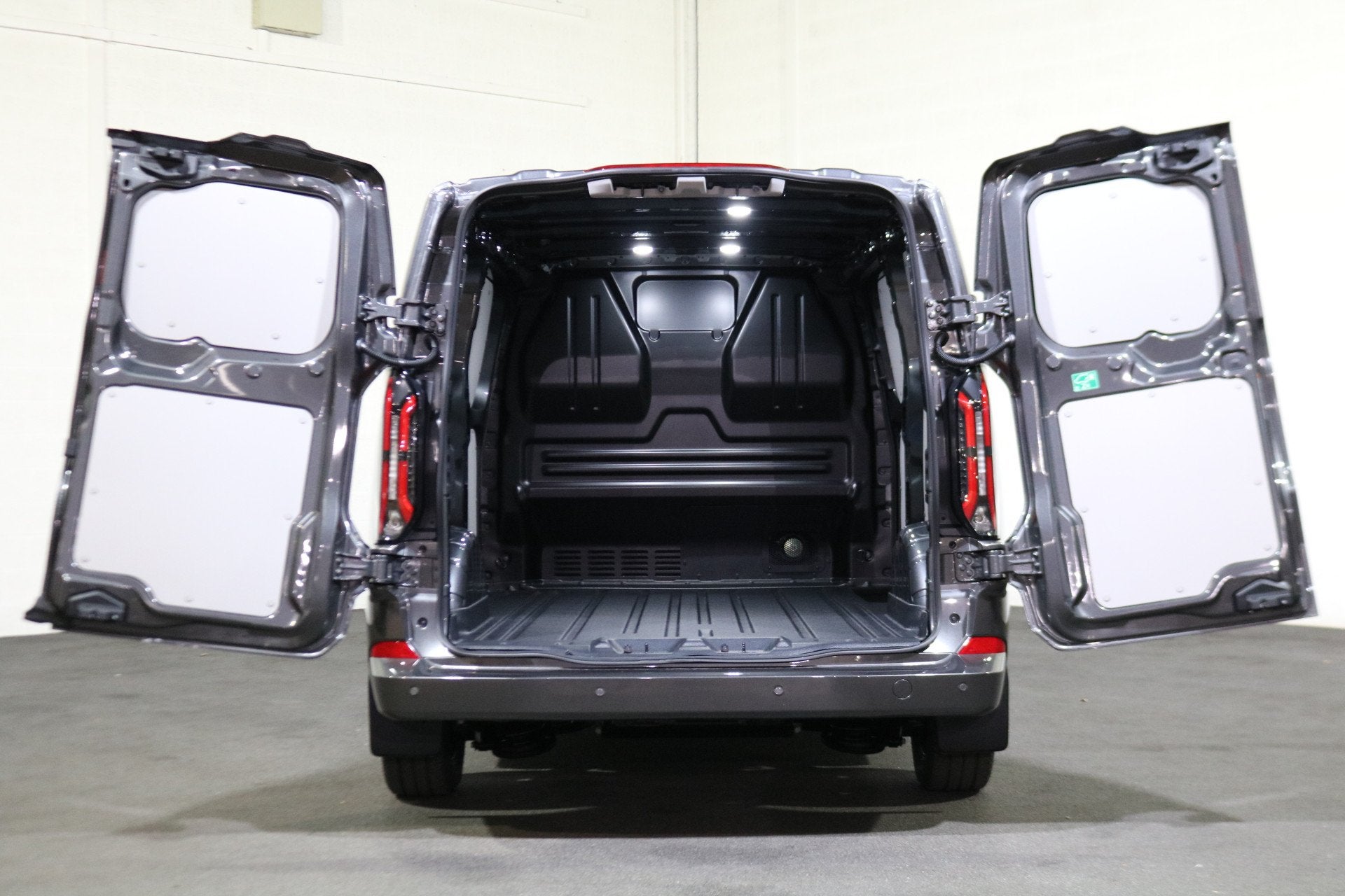Ford E-Transit Custom L2 H1 Limited 218pk Led 360 Camera B&O, Automaat, Gebruikt, Ford, 2300 kg