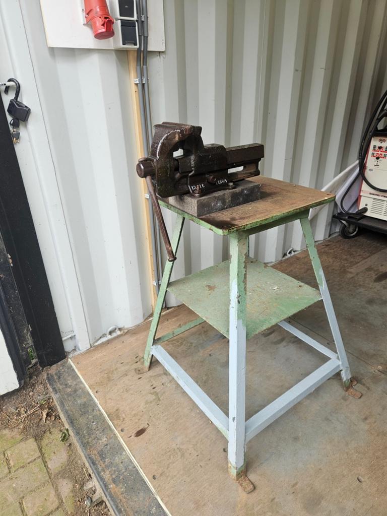 Werkbank met bankschroef Heuer Front 125, Doe-het-zelf en Verbouw, Gereedschap | Handgereedschap, Ophalen