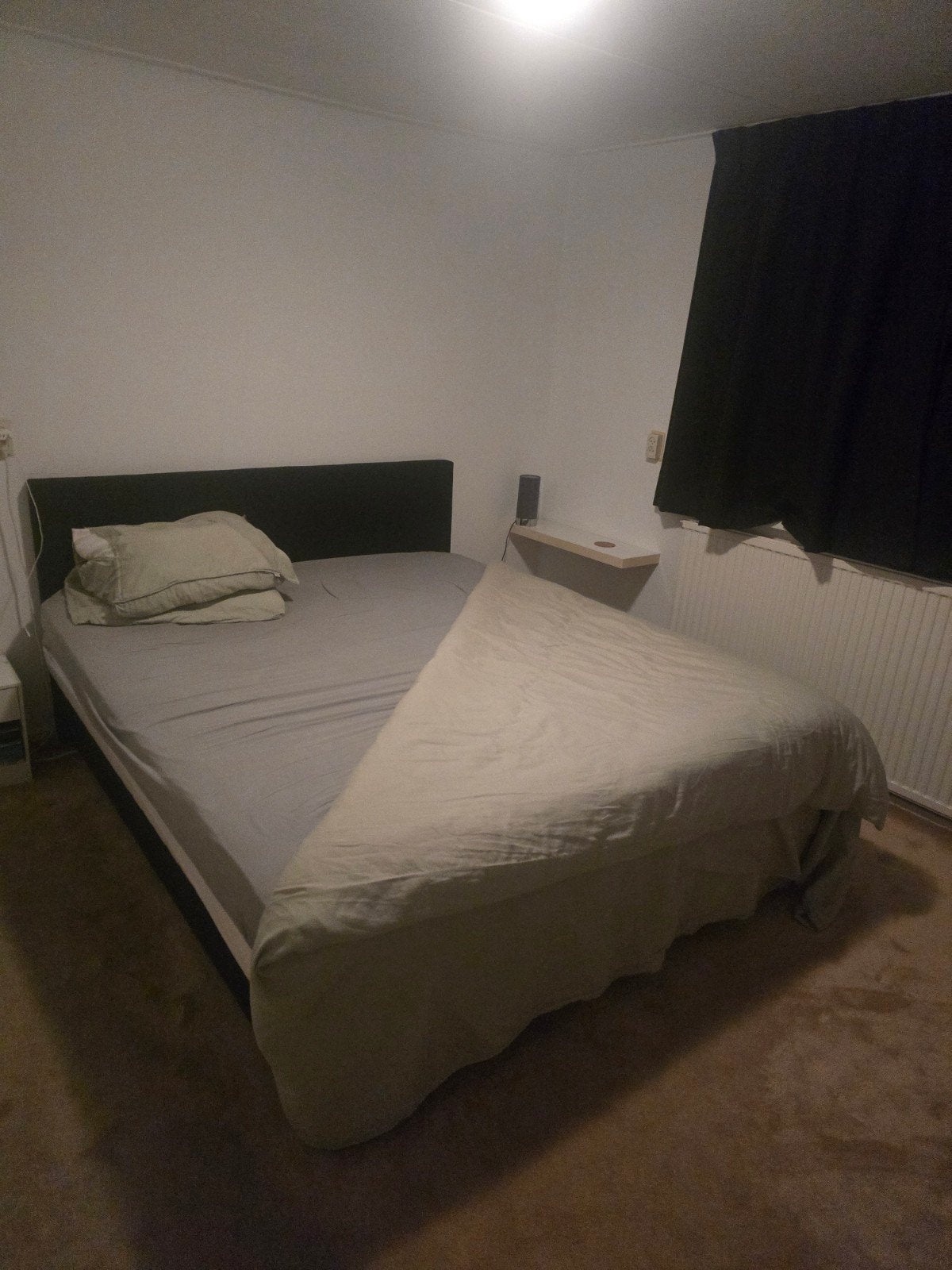 Comfortabel tweepersoonsbed met matras, Huis en Inrichting, Overige materialen, Gebruikt, Zwart, Tweepersoons
