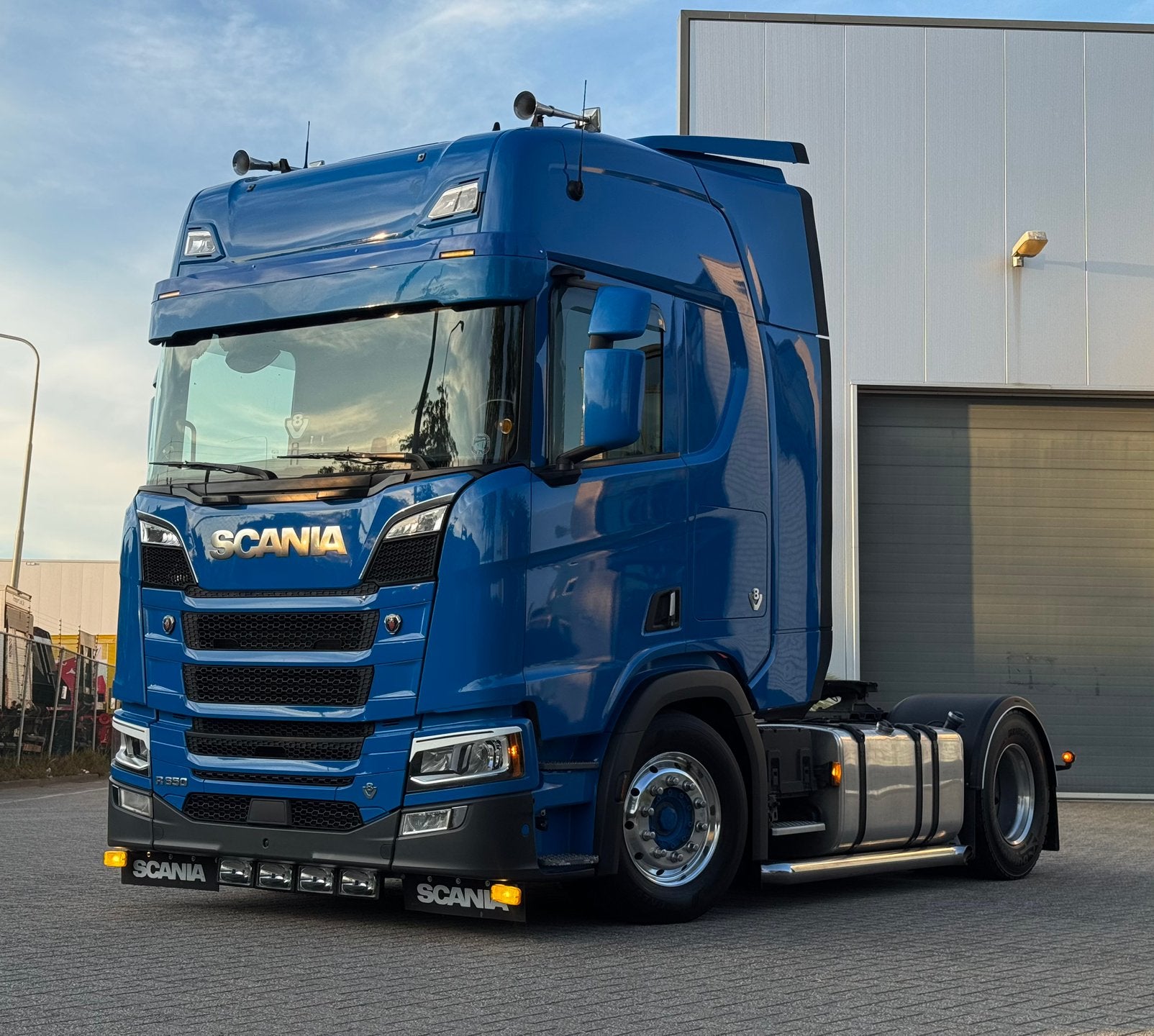 Scania R650 V8 . Handgeschakeld . Full air ., Achterwielaandrijving, Scania, Blauw, Leder