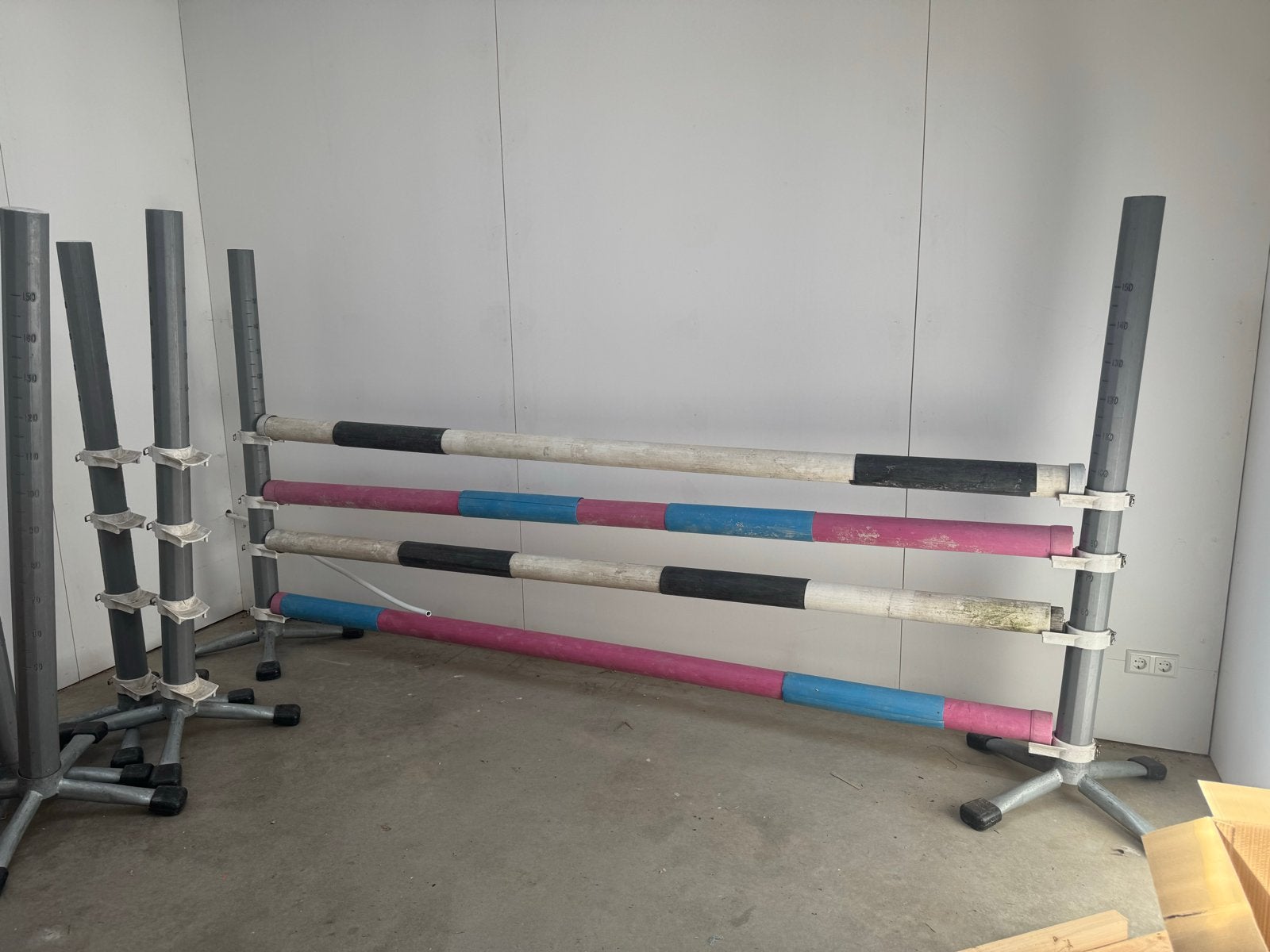 6 staanders en 4 balken (plastic hindernissen), Dieren en Toebehoren, Ophalen, Gebruikt, Springen