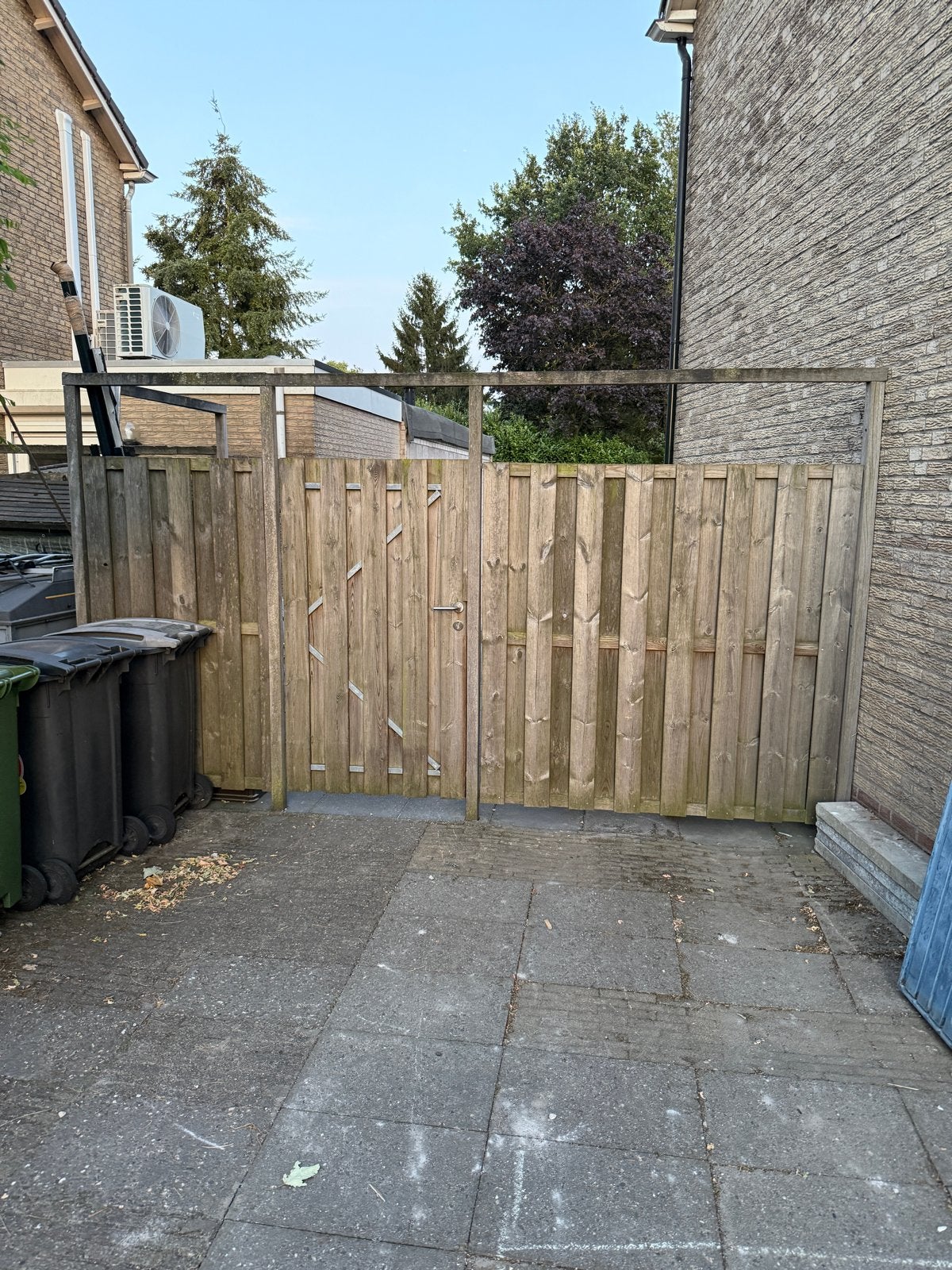 Schuttingdeur met hardhouten palen en schuttingen, Ophalen, 3 tot 6 meter, Hout, 1 tot 2 meter