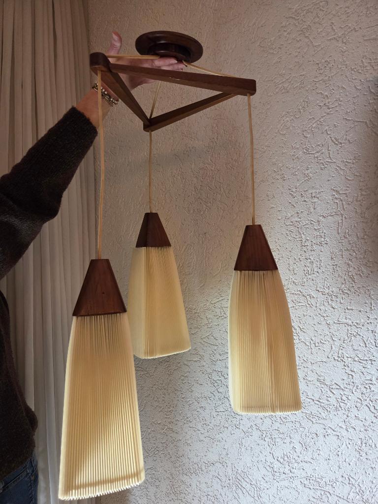 vintage hanglamp, 3 kappen, houten frame / lamp, Huis en Inrichting, Lampen | Hanglampen, Ophalen of Verzenden, Gebruikt, Hout