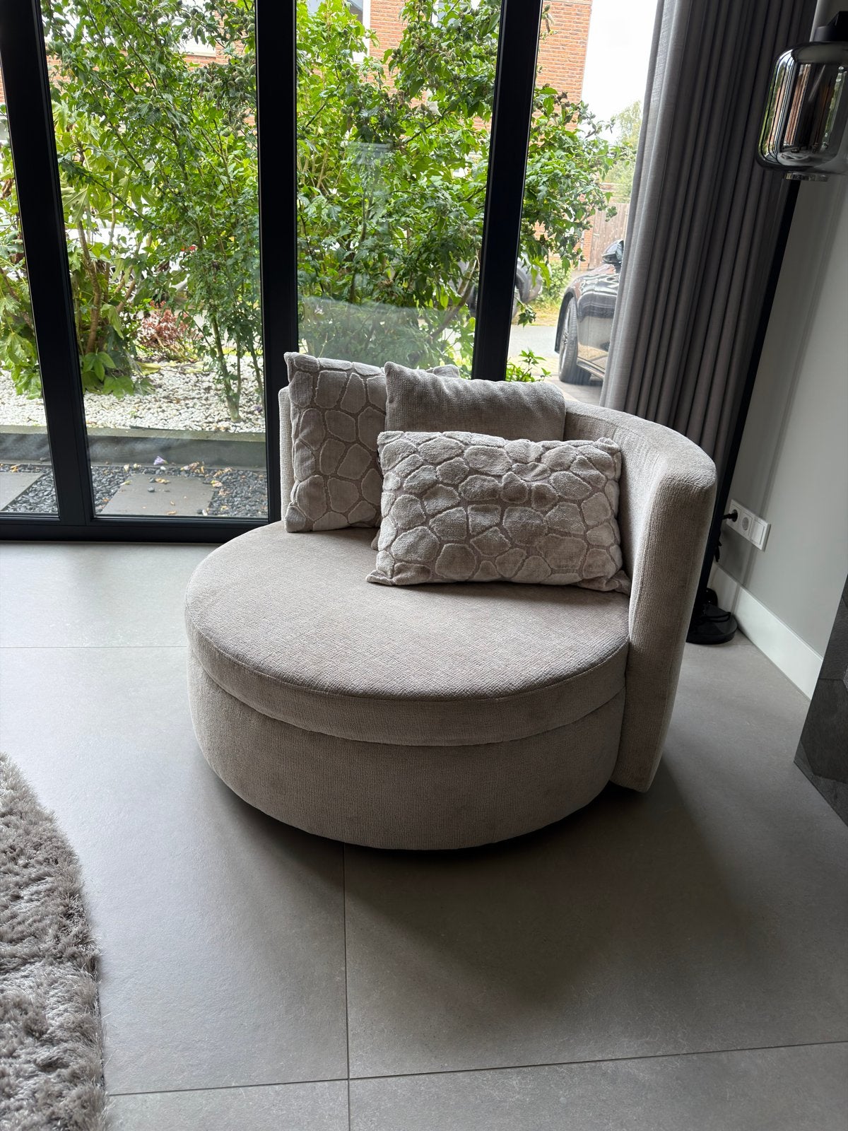 Foto 5 van Luxe hoekbank met chaise longue en ronde fauteuil