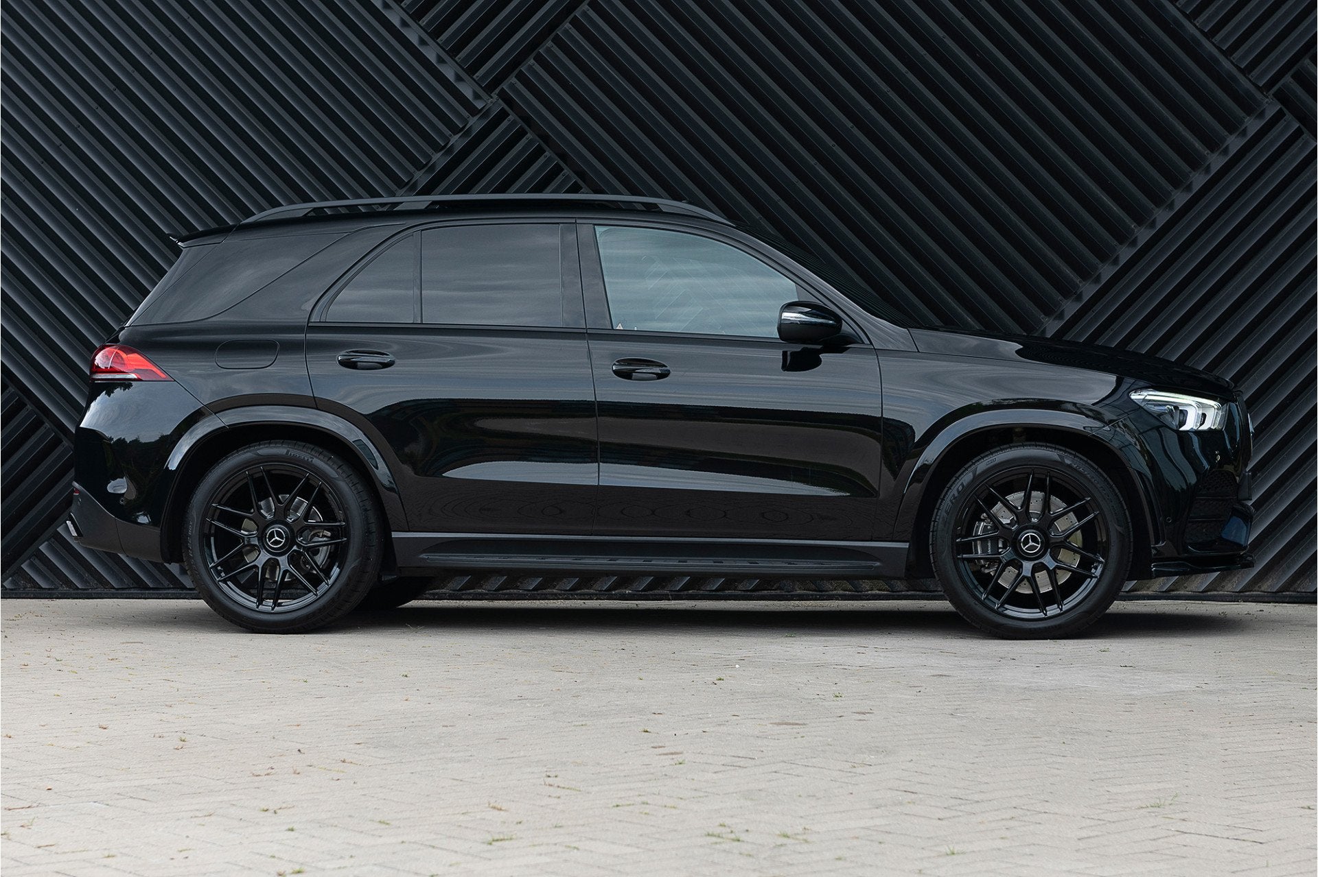 Mercedes-Benz GLE 450 AMG 4MATIC Pano IHC+ Burmester Night A, 12 maanden, Gebruikt, Zwart, 368 pk