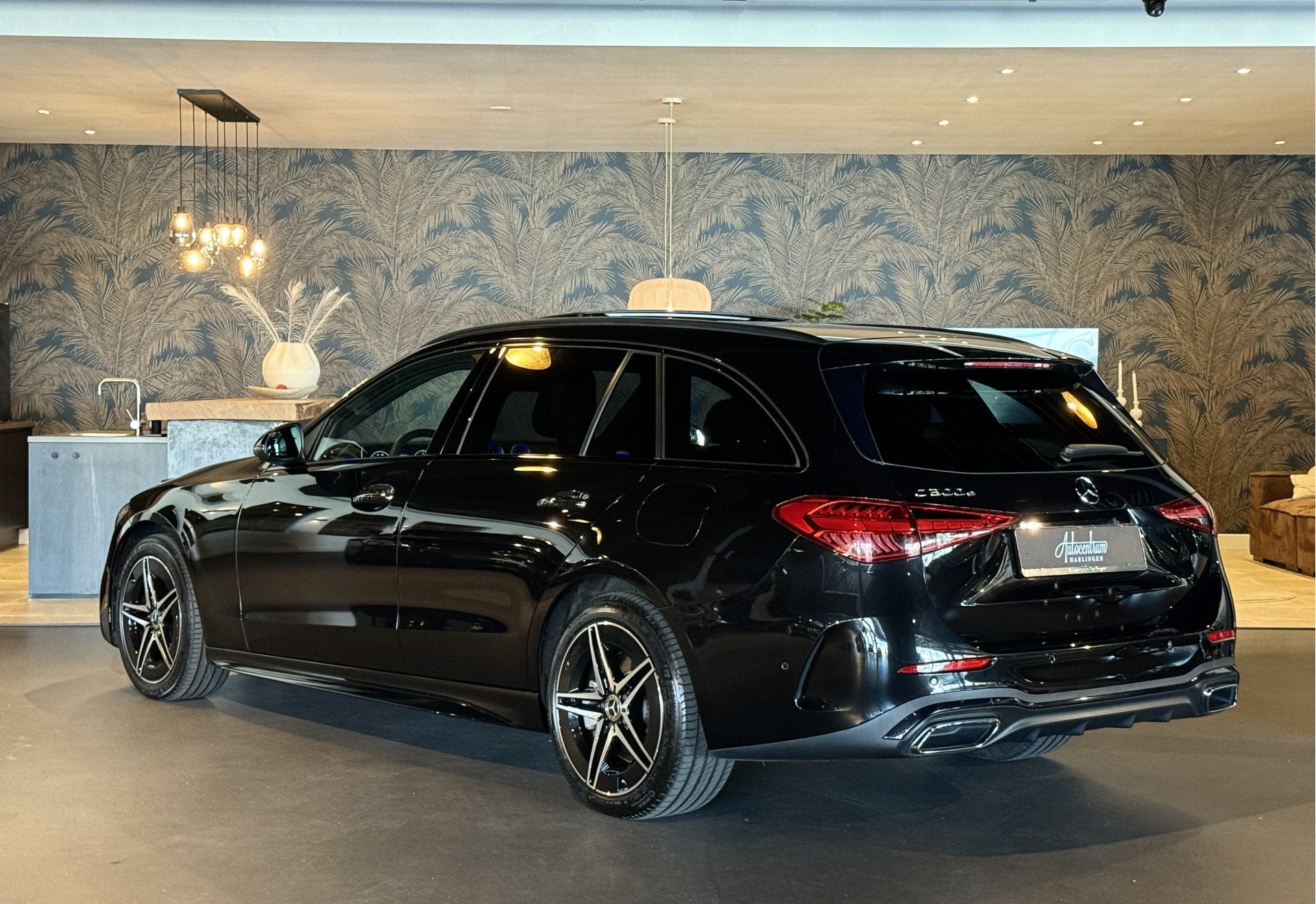 Mercedes-Benz C-Klasse Estate 300 e AMG I Pano I 2x Memory I, Auto's, Dealer onderhouden, Achterwielaandrijving, Euro 6, 2020 kg