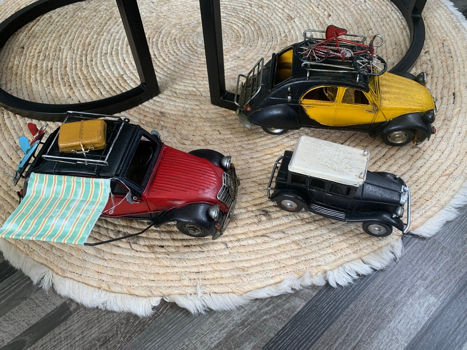 Set van 3 decoratieve metalen auto's, Hobby en Vrije tijd, Modelbouw | Auto's en Voertuigen, Overige merken, Gebruikt, Auto, Groter dan 1:32
