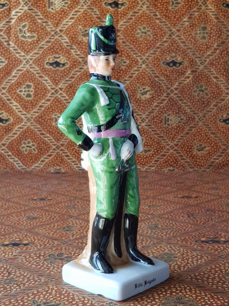 Mooi vintage beeldje uit Engeland van historische soldaat., Ophalen of Verzenden