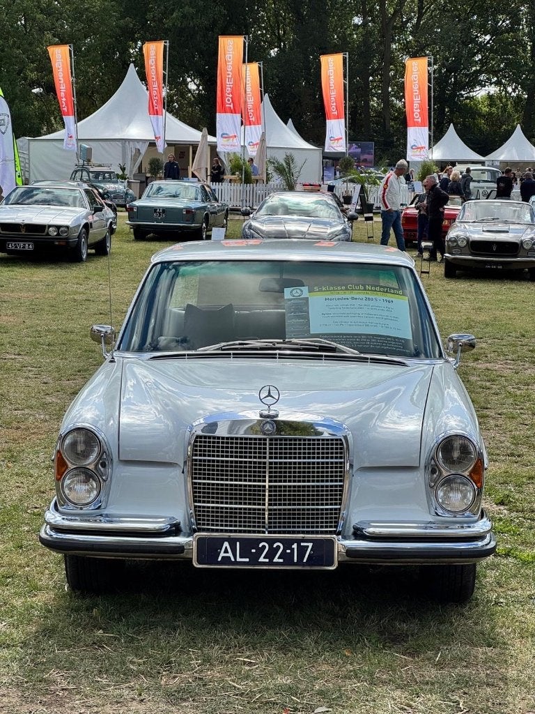 Trouwauto huren Mercedes-Benz Mercedes 1969 Wit, 1528 kg, Wit, Particulier, Sedan