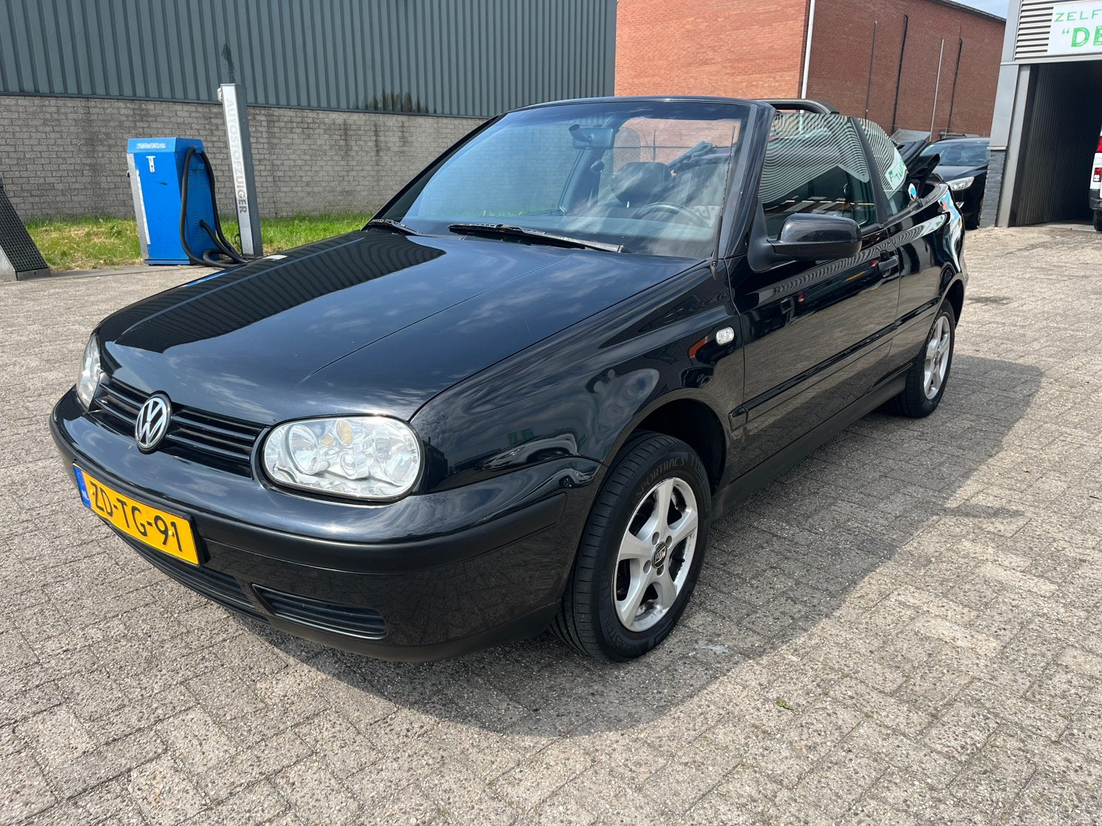 Volkswagen Golf 1.8 Cabriolet 55KW 1999 Zwart, 74 pk, 4 cilinders, Cabriolet, 4 stoelen