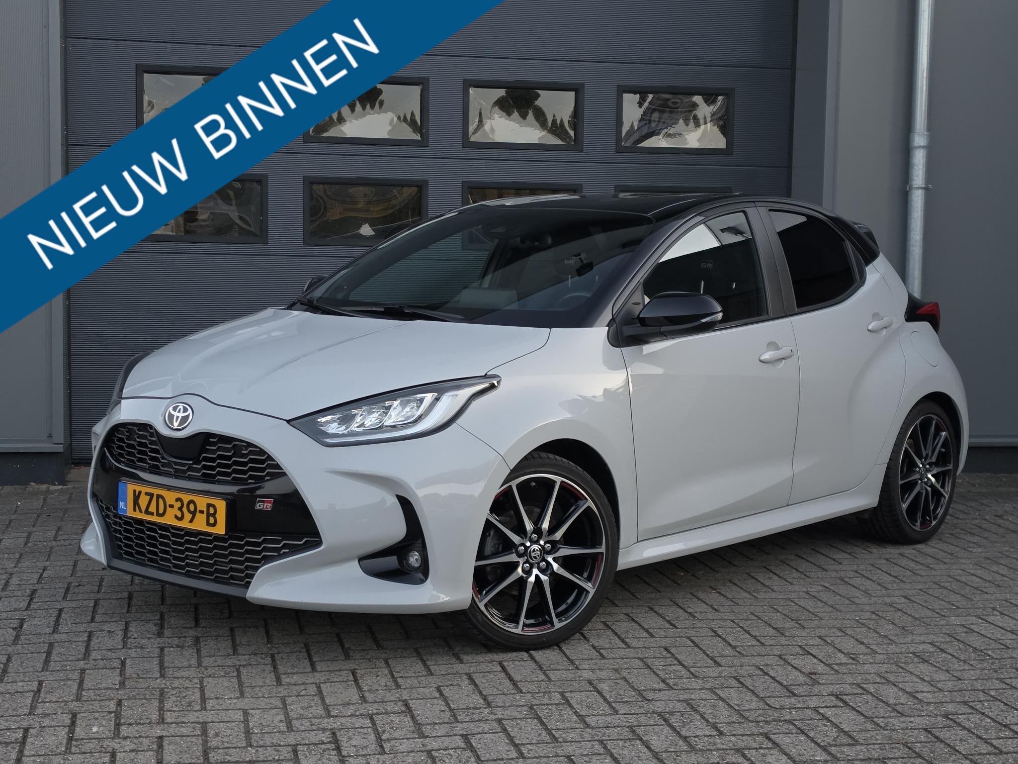 Toyota Yaris 1.5 Hybrid GR Sport JBL, Auto's, Dealer onderhouden, 450 kg, Gebruikt, Euro 6