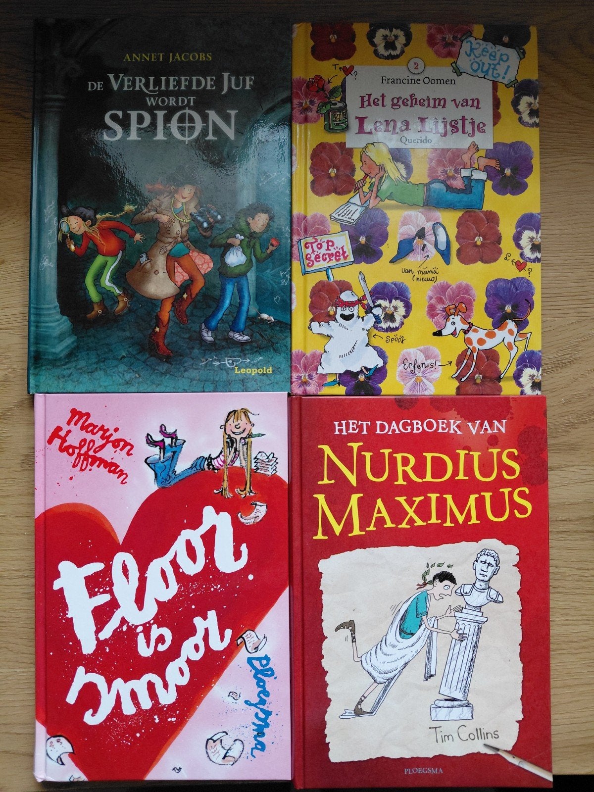 boekenbundel set 4 kinderboeken harcover, Boeken, Ophalen of Verzenden, Gelezen