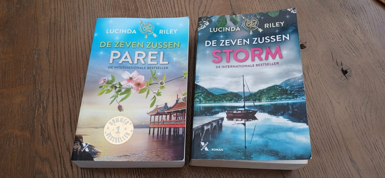 Lucinda Riley - De Zeven Zussen: Parel & Storm (set), Boeken, Ophalen, Zo goed als nieuw, Lucinda Riley, Nederland