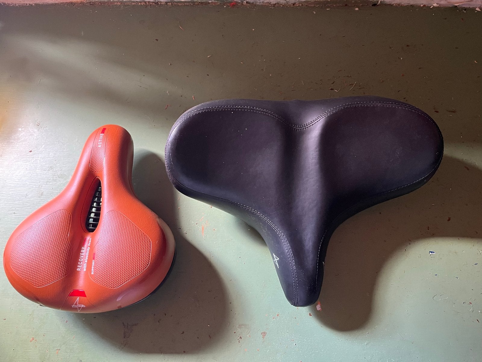 Comfortabele fietszadels - Set van 2, Gebruikt, Kunststof, Zadel, Ophalen