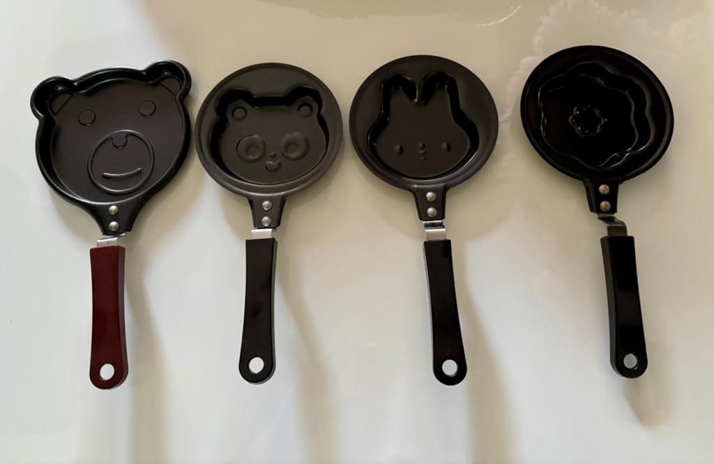 4 kleine pannen met figuren voor ei of pannenkoeken - nieuw, Ophalen of Verzenden, Nieuw, Overige materialen, Pannenset